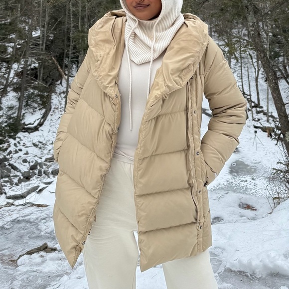The North Face Women's Khaki Puffer Jacket - Picture 5 of 6